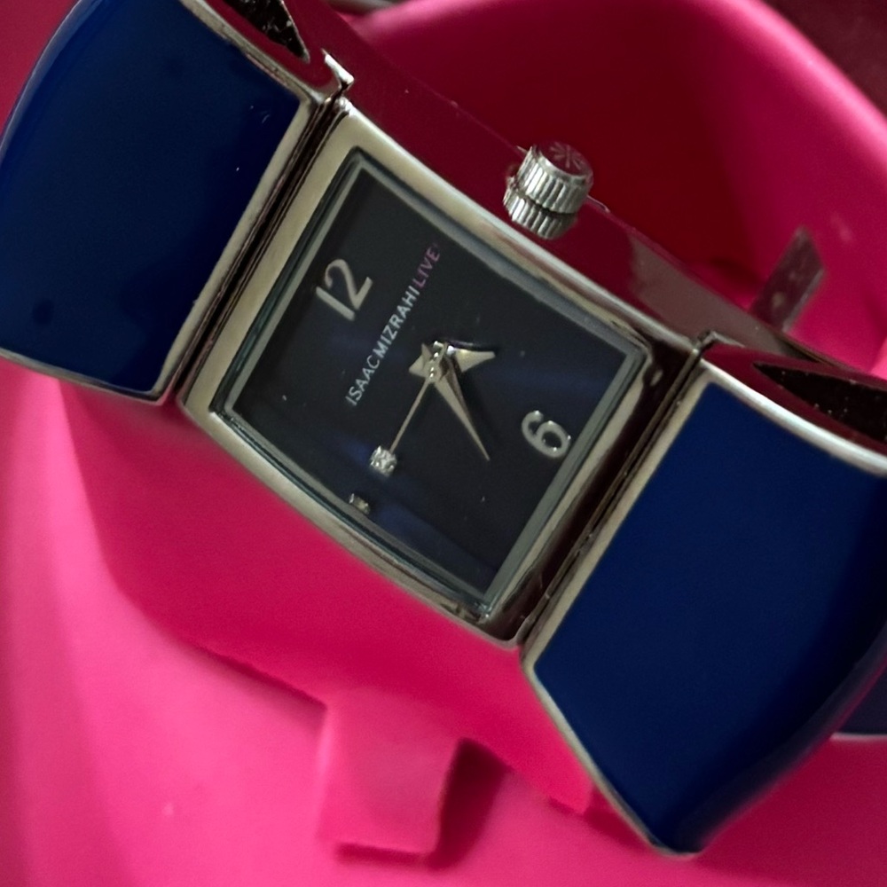ISAAC MIZRAHI Bow Design Clasp Enamel Bracelet Watch - Picture 7 of 7